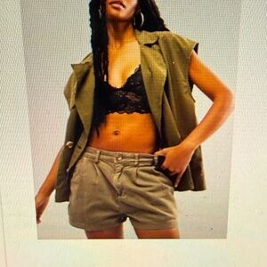 Free People Billie Chino Shorts  in willow - size 6  SOLD OUT ONLINE